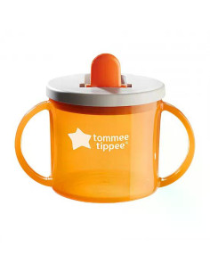 Първа чаша с дръжки и прибиращ се твърд накрайник със свободен поток Tommee Tippee First Cup, 190 мл, 4м+, оранжев цвят