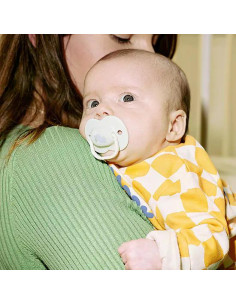 Комплект от 2 бр. ортодонтични залъгалки Tommee Tippee ANY TIME със симетричен силиконов биберон, 0-6м, синя и зелена с декор 2