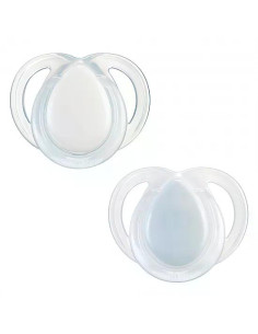 Комплект от 2 бр. ортодонтични залъгалки Tommee Tippee NIGHT TIME със светеща в тъмното дръжка, 0-6м, в бяло и синьо, в кутия