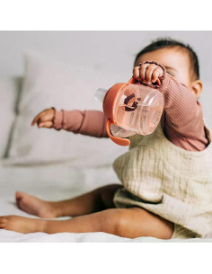 Неразливаща се чаша Tommee Tippee Soft Spout с мек накрайник с антибактериална технология BACSHIELD, с дръжки, в розов цвят с 2