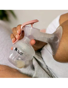 Tommee Tippee Ръчна помпа за изцеждане на кърма Made For Me в комплект с бебешко шише Closer to Nature от 150 мл и с биберон  2