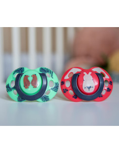 Ортодонтични залъгалки Tommee Tippee Fun Friends, 2 броя, със стерилизаторна кутия, червена заек/зелена мече, 18-36м