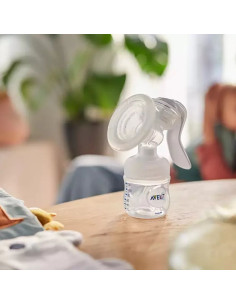 Ръчна помпа за кърма Philips AVENT Natural Motion с контейнери VIA 2