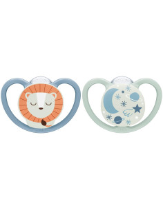 NUK биберон залъгалка силикон 6-18мес. 2бр. Space Night светеща, Лъв + кутийка за съхранение и стерилизация в микровълнова
