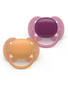 Комплект от 2 броя ортодонтични силиконови залъгалки Philips AVENT Ultra Soft SCF093/03, в кутия за стерилизиране, plant-base