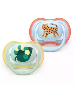 2 броя ортодонтски силиконови залъгалки Philips AVENT SCF087/02 Ultra Air, 0-6м, пастелни с картинки, в кутия за стерилизиран