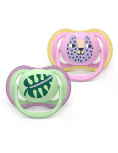 2 броя ортодонтски силиконови залъгалки Philips AVENT SCF087/13 Ultra Air, 6-18м, с картинки, в кутия за стерилизиране