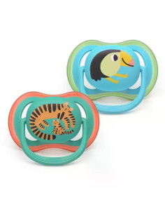 2 броя ортодонтски силиконови залъгалки Philips AVENT SCF087/11 Ultra Air, 6-18м, сини с картинки, в кутия за стерилизиране