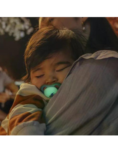 2 броя светещи в тъмното, ортодонтски силиконови залъгалки Philips AVENT SCF376/28 Ultra Air NightTime, 6-18м, с картинки, в  2